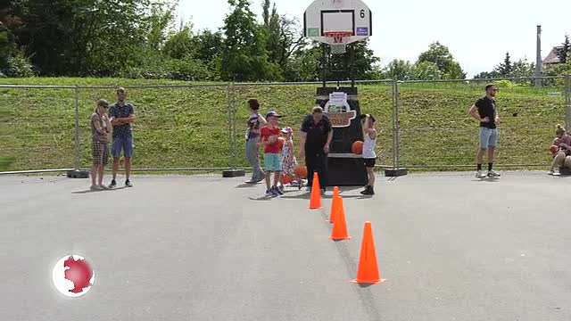 Basketball-Tag veranstaltet: An der Sparkassen-Arena stand der Mannschaftssport im Fokus
