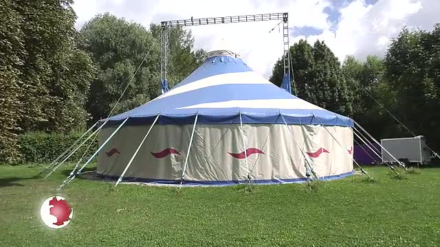 Mit Niveau: Bei den Composé Days im MoMoLo-Zelt präsentiert sich zeitgenössische Zirkuskunst