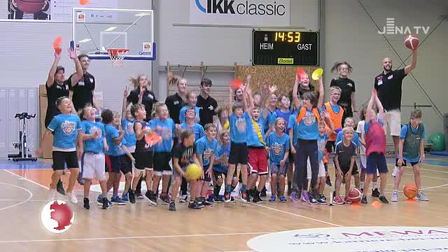 Sommercamp des Basketballs: Mädchen und Jungen trainieren wie die Großen