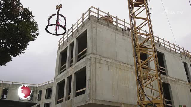 Richtfest gefeiert: Am Neubau für die Ernst-Abbe-Bücherei und den Bürgerservice geht es voran 