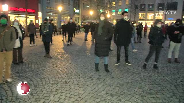 Im Stadtzentrum: Das Bündnis „Jena solidarisch“ stellt sich den Corona-Spaziergängern entgegen 