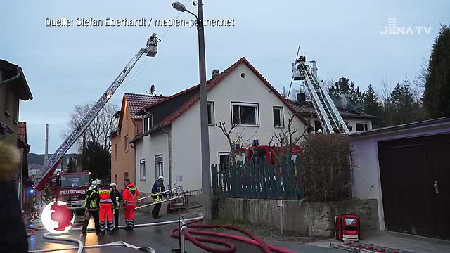Feuerwehreinsatz in Wöllnitz: Noch steht die Ursache für den Brand in einem Wohnhaus nicht fest  