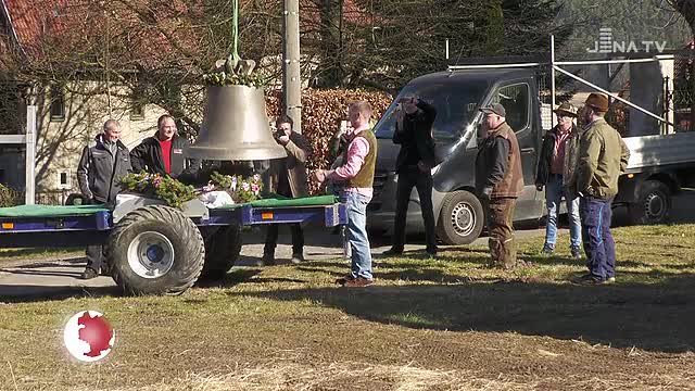 Einholung: Die Wenzelskirche in Rothenstein erhielt am Samstag vier neue Bronzeglocken
