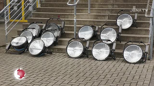 Spende für Flüchtlinge: Bei der Versteigerungsaktion alter Flutlicht-Strahler kamen bisher knapp 800 Euro zusammen