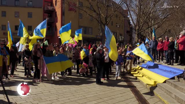 Ostermarsch: Etwa 400 Jenaer demonstrierten auf dem Holzmarkt für Frieden und Solidarität