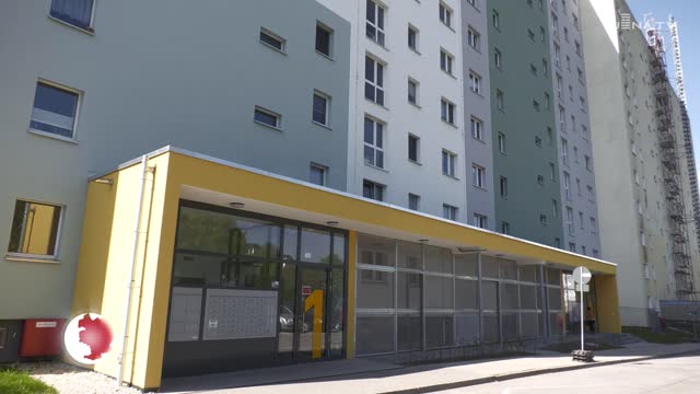 Vor Ort: In der Ziegesarstraße 1 und 3 in Lobeda-Ost hat die WG „Carl Zeiss“ die Sanierung abgeschlossen 