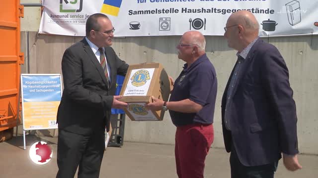 Spenden für Kriegsflüchtlinge: Der Kommunalservice und der Lions Club helfen