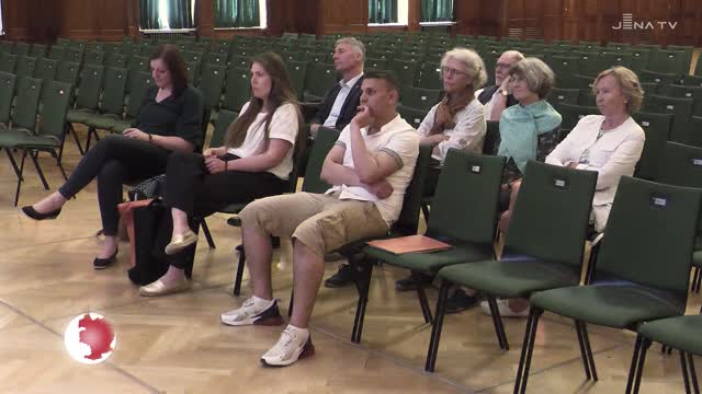 Appell für Frieden: Der Verein „direkte parlamentarische Demokratie“ spendete für Flüchtlingsunterkunft