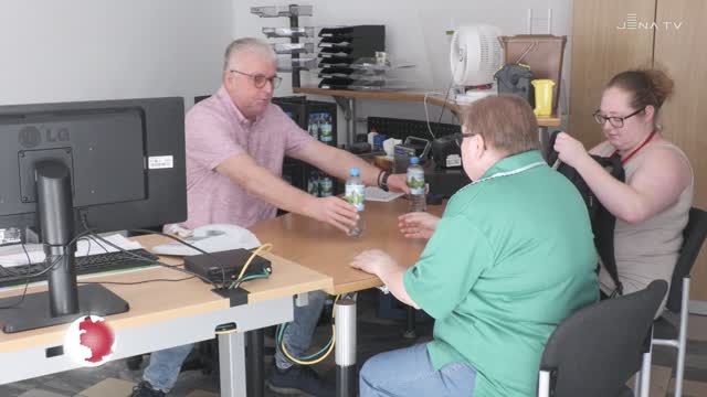 Wasser zum Mitnehmen: In der Innenstadt stellt der Kommunalservice kostenlos Flaschen bereit