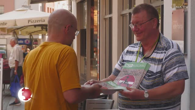 Jubiläum für die Straßenzeitung: Seit 25 Jahren wird der NOTausgang in der Stadt verkauft