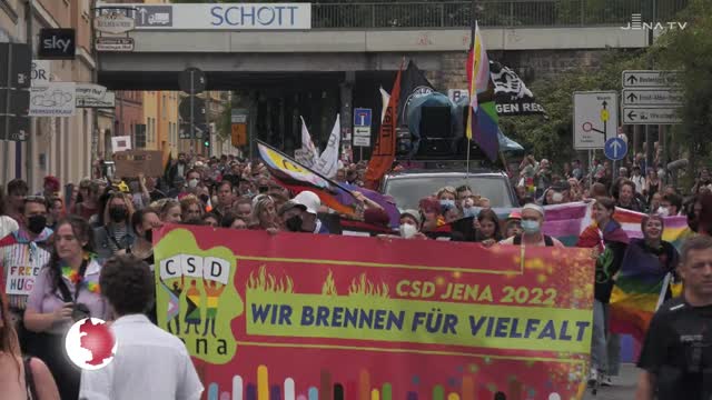 Auf der Straße: Beim Christopher Street Day zogen rund 5 000 Menschen durch die Stadt