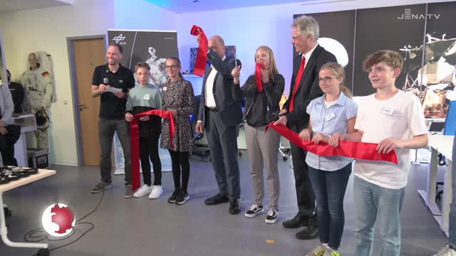 Feierlich eröffnet: Das Schülerlabor des Deutschen Zentrums für Luft- und Raumfahrt nimmt seine Arbeit auf