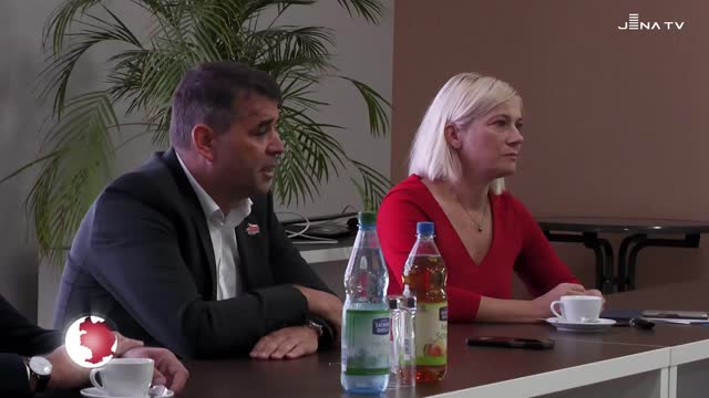 -	Trikot-Vorstellung: Die Zweitliga-Basketballer von Medipolis SC Jena präsentierten das neue Outfit