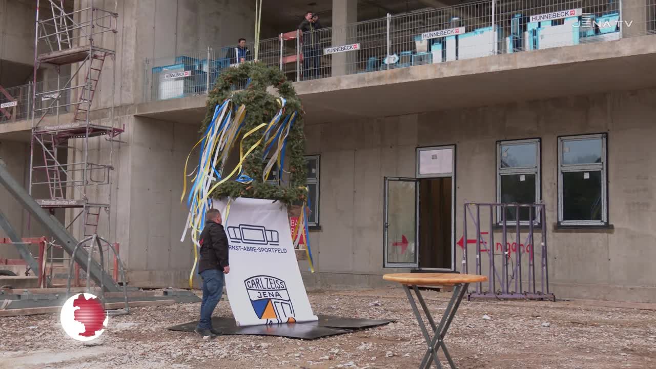 Richtfest gefeiert: Die künftige Haupttribüne des neuen Fußball-Stadions ist im Rohbau fertiggestellt