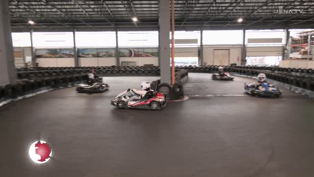 Im Rundenfieber: Ferienkinder aus dem KLEX waren zu Gast auf der Kartbahn