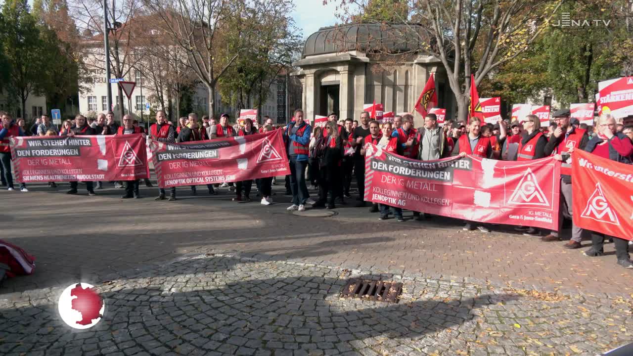 Forderungen unterstrichen: Die IG Metall begleitete die Tarifverhandlungen in Jena mit Protesten