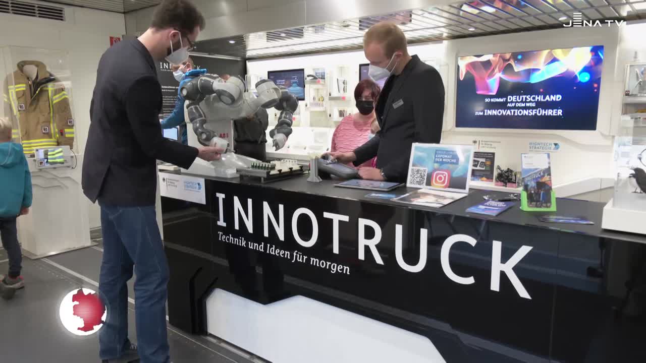 InnoTruck: Die Ausstellung des Bundesforschungsministeriums machte in Jena Halt  