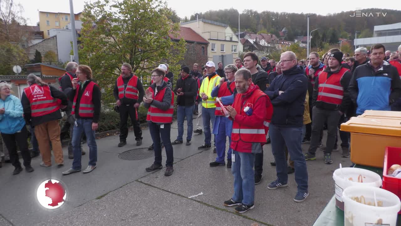 Warnstreik bei ZEISS: Auf einer Kundgebung unterstrich die IG Metall ihre Forderungen