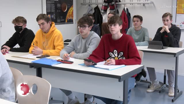 Spende für das Ernst-Abbe-Gymnasium: Das Unternehmen VACOM unterstützt den Fachbereich Physik