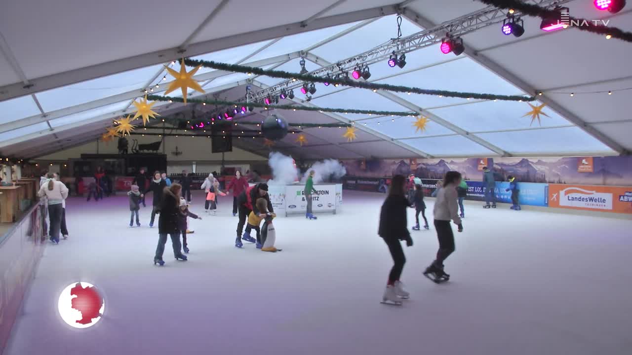 Weiterhin geöffnet: Die VIMODROM Eiswelt in Burgau lädt auch im Neuen Jahr zum Schlittschuhvergnügen ein