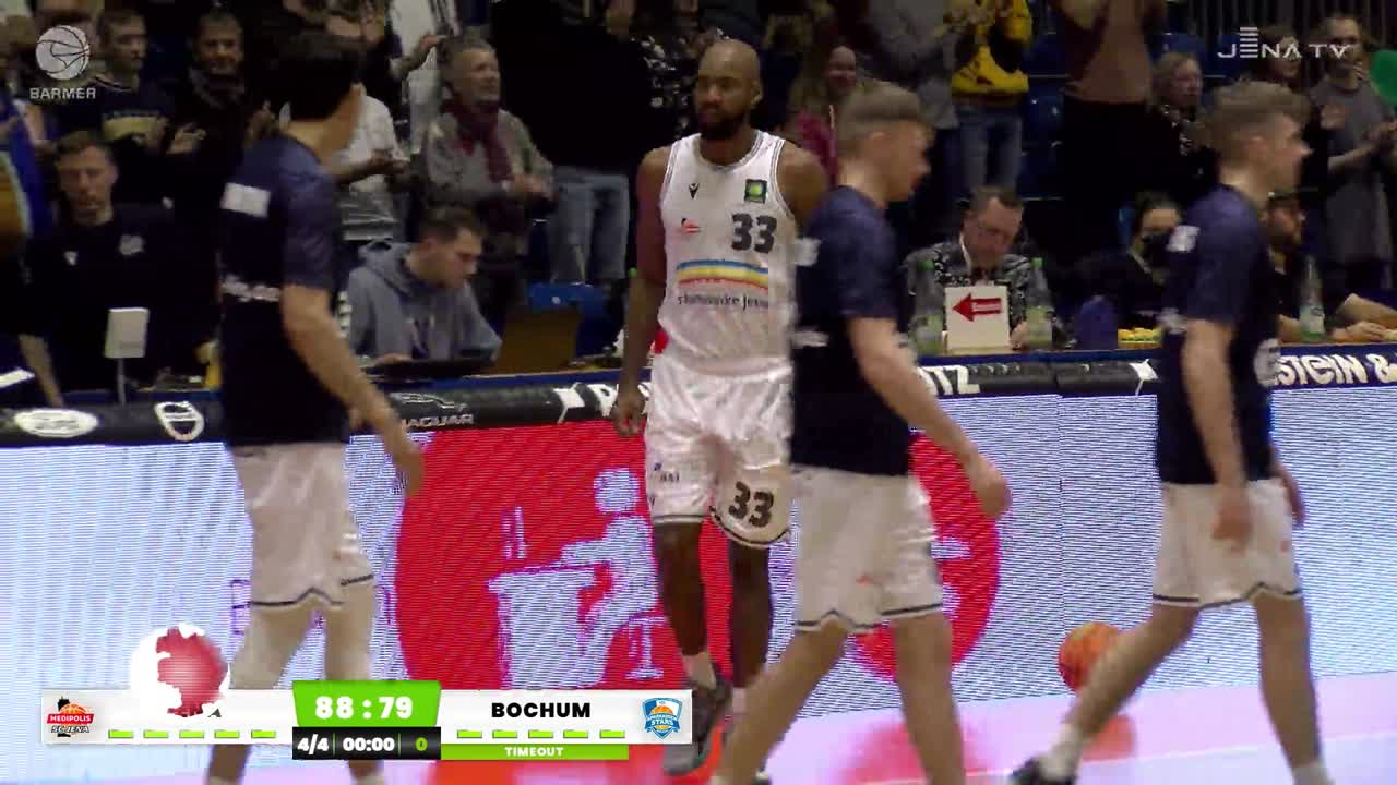 Hängepartie mit Happy End: Die Zweitliga-Basketballer von Medipolis SC Jena gewannen gegen Bochum 