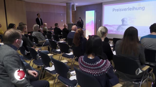 Preis-Übergabe: Insgesamt wurden 4 000 historische Bilderschätze für ein virtuelles Stadtmodell eingereicht