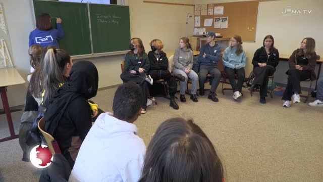 FranceMobil in Lobdeburgschule: Anlass war das 60-jährige Jubiläum des Freundschaftsvertrages   