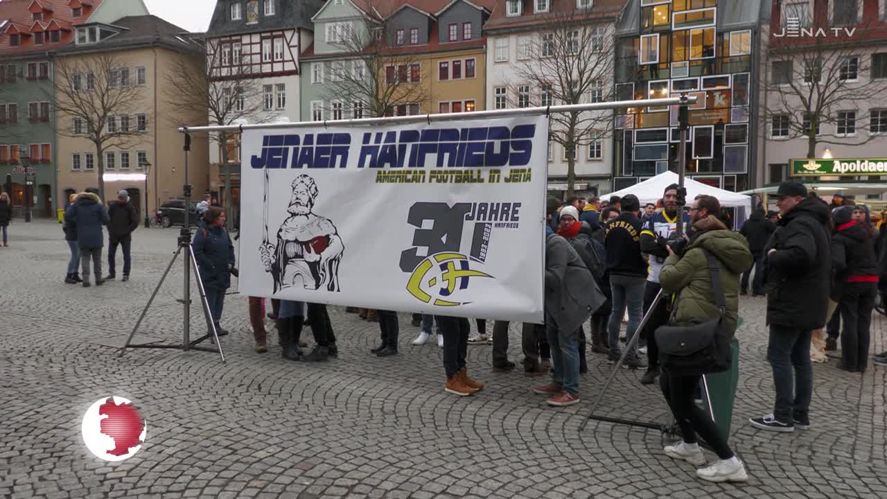Am Hanfried-Denkmal: Auf dem Marktplatz wurden 30 Jahre Football made in Jena gefeiert 