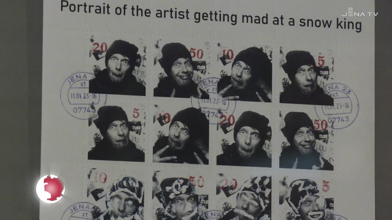 Ausstellung hängt in Musikkneipe: Der Künstler Tom Riebe stellt Collagen und Mail-Art aus 