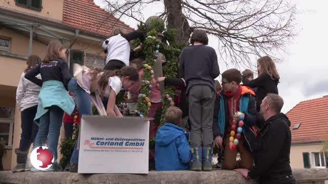 Osterbrauch: Der Brunnen im Heimstätten-Viertel ist wieder für den Frühling geschmückt