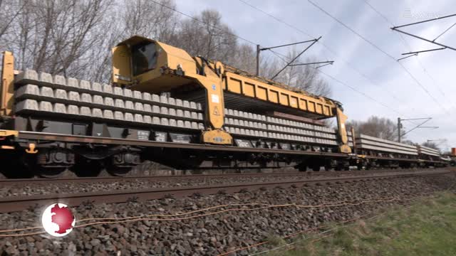 Schwellentausch auf der Saalebahn: Bei den Arbeiten kommt schwere Technik zum Einsatz