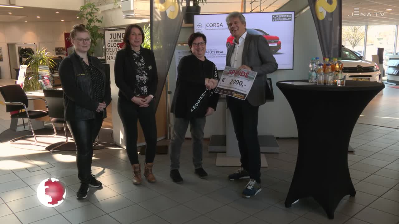 Großzügige Spende: Im Autohaus Schinner wurden 2 000 Euro an die Elterninitiative für krebskranke Kinder überreicht