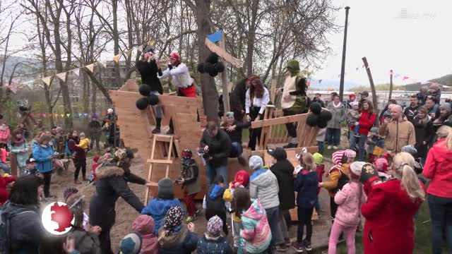 Auf dem Spielplatz: Dank Lottomitteln erhielt der AWO-Kindergarten Jenzigblick ein Piratenschiff 