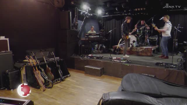 Feierlaune auf dem Marktplatz – der Sänger Mazze Wiesner probt für seinen Auftritt