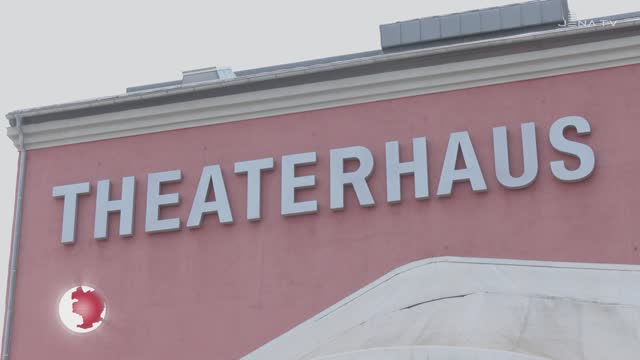 Sommerspektakel vorbereitet – Am Theaterhaus sind die Proben für „Vom Dorf“ weit vorangeschritten