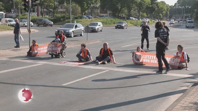 Keine Klimakatastrophe – Aktivisten der „Letzten Generation“ blockierten heute die Knebelstraße