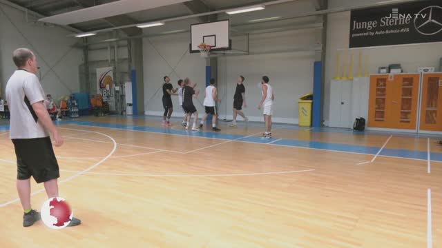 Streetball gespielt – An der Sparkassen-Arena traten Jugendliche gegeneinander an 