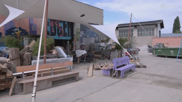 Ehemaliger Schlachthof - Junge Menschen aus aller Welt helfen beim Aufbau eines Kulturzentrums