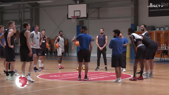 Saisonstart – Medipolis SC Jena trifft auf Gartenzaun24 Baskets Paderborn