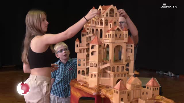 „Murmiland“ im Experimentarium – In der Imaginata können mehr als 20 phantasievolle Murmelbahnen ausprobiert werden