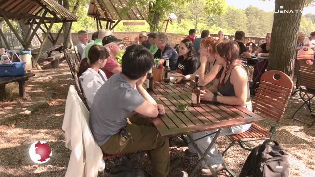 Großer Dank – Jugendliche aus mehreren Ländern halfen bei Waldarbeiten im Stadtforst und auf dem Hausberg