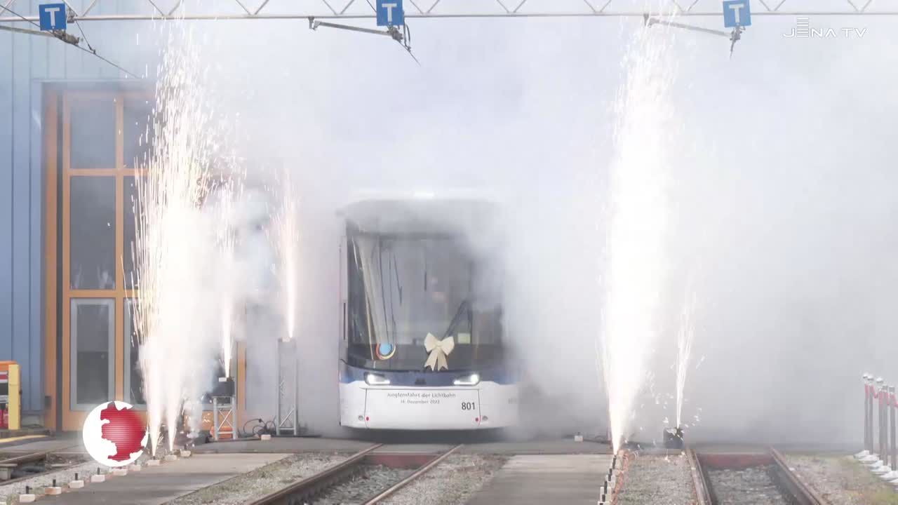 Jungfernfahrt – Die erste von 33 modernen Straßenbahnen wurde in Betrieb genommen