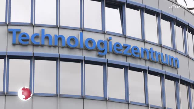 Jenoptik AG - Bundeswirtschaftsminister Robert Habeck zu Besuch im Technikzentrum