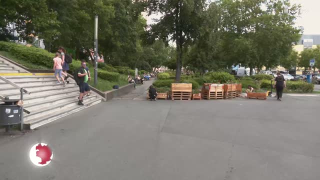 Sitzbänke – Stadt genehmigt Standort mit Auflagen