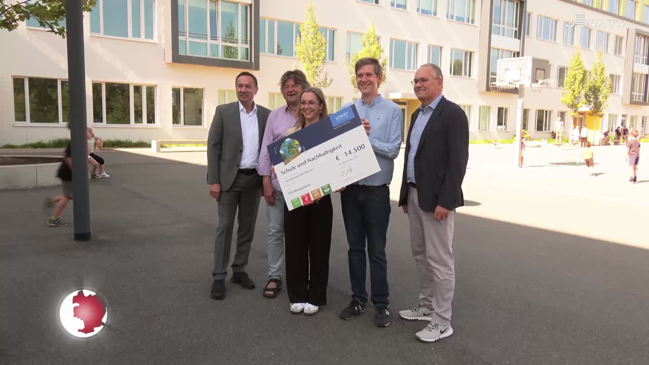 Siegeridee – SCHOTT übergibt Scheck zur Schulhofgestaltung