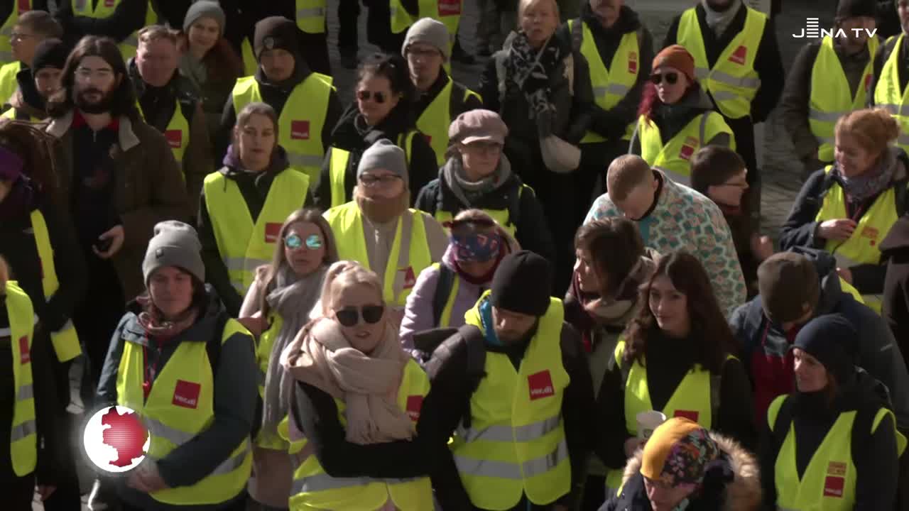 Warnstreik - Beschäftigte der Stadt demonstrieren