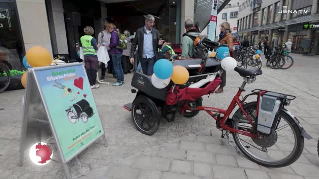 Eingeweiht – Senioren-Rikschas auf „Ralf“ und „Anna“ getauft