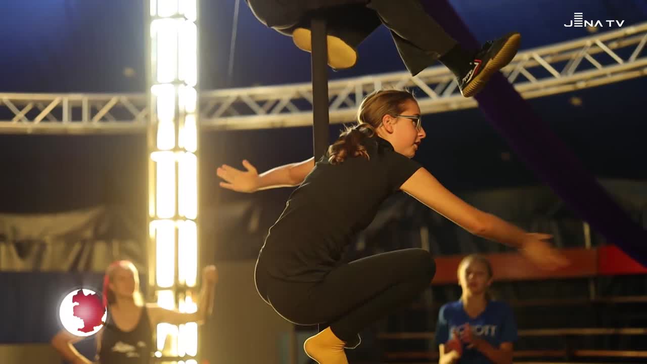 Circus MoMoLo – Teilnehmer proben für Abschluss des Sommercamps