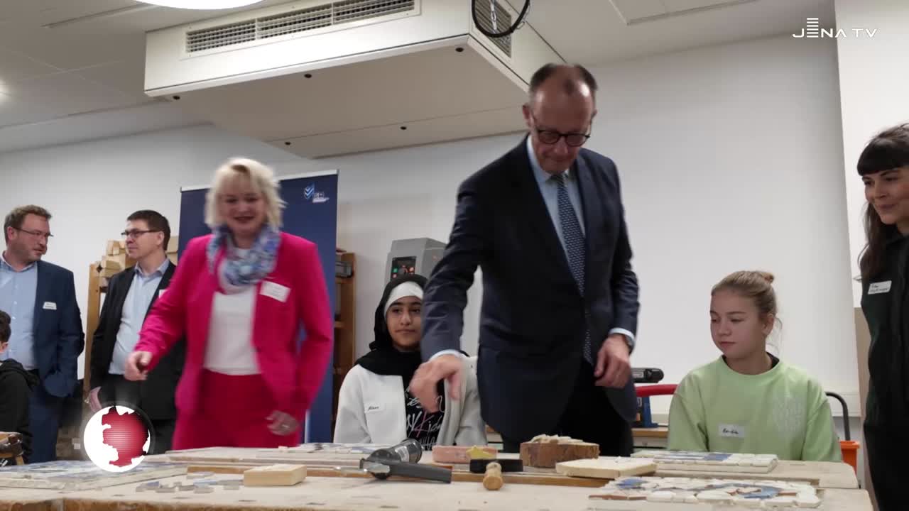 Antrittsbesuch – Bundeskanzler besuchte Fraunhofer IOF und Werkstattschule Antrittsbesuch – Bundeskanzler besuchte Fraunhofer IOF und Werkstattschule