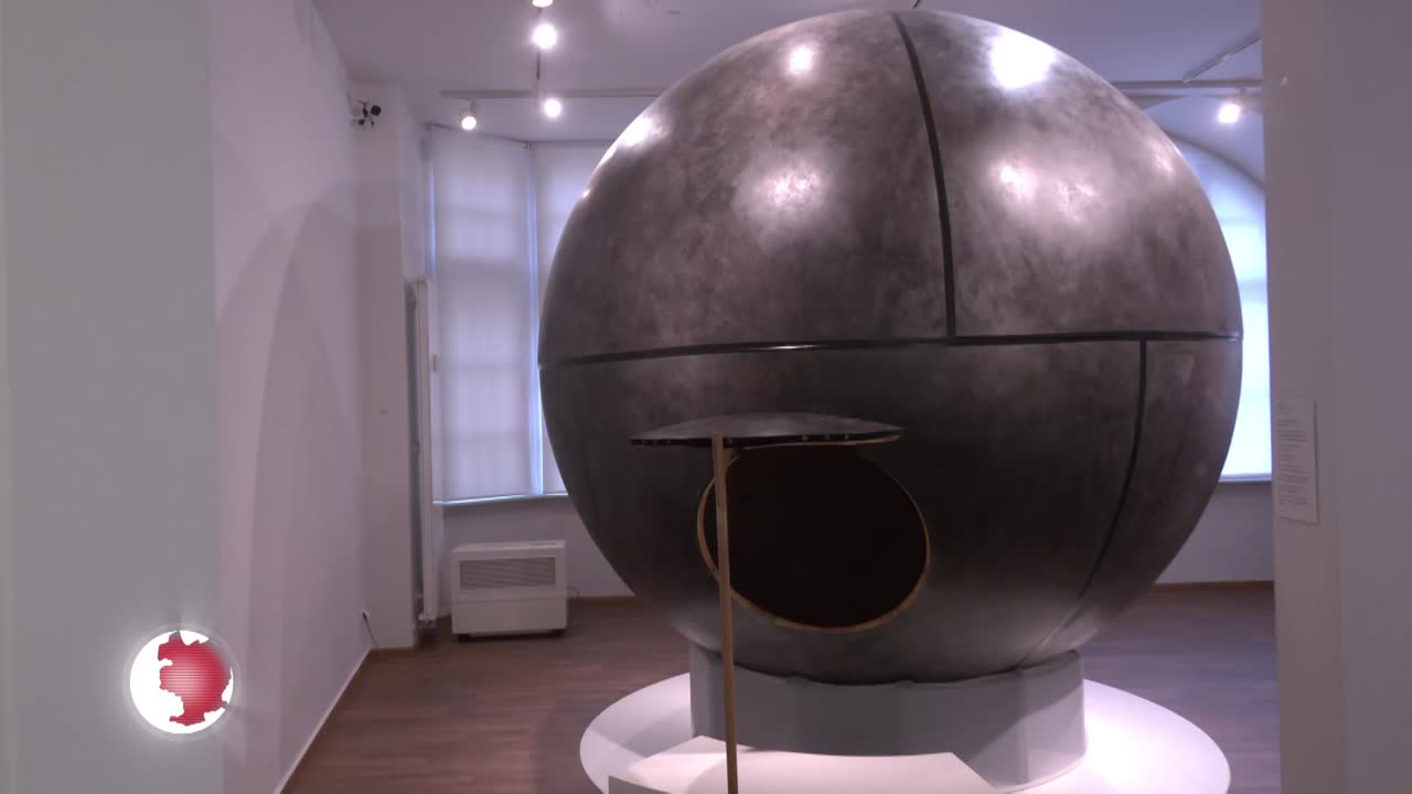 Werden und Vergehen – Künstler erkundet Wandel in Natur und Kosmos